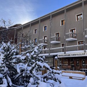 Everest Hotel